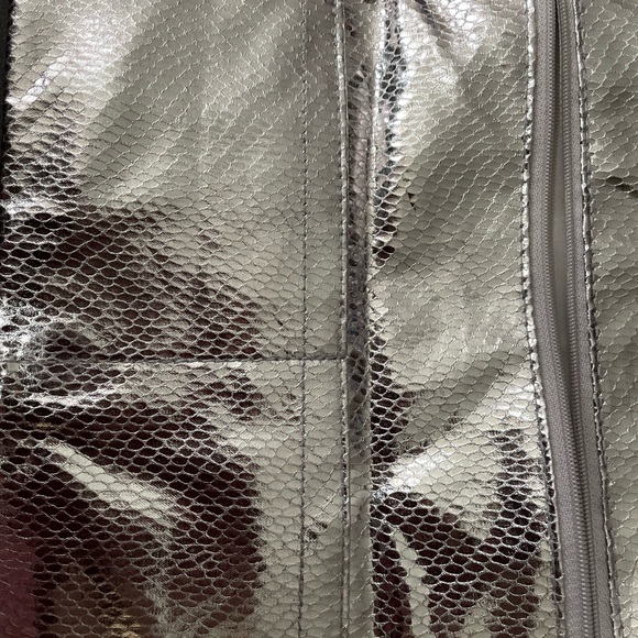 Silver tone Purse, can be used as a Clutch Bag or Crossbody (chain attached) - Picture 2 of 5